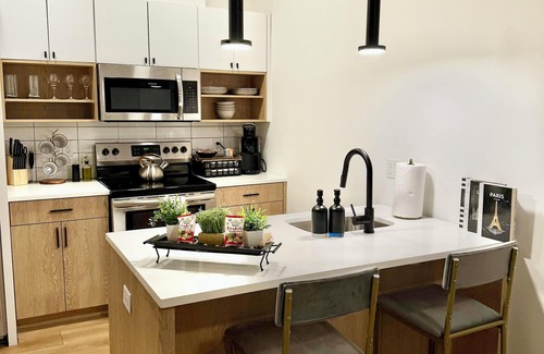 Dwight Apartamento | Modern & Spacious 2BR Apartment w/Gym & Parking and central AC