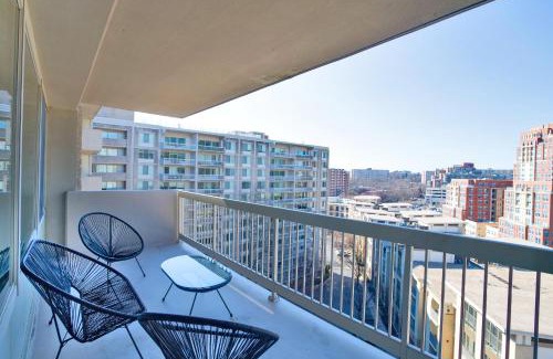 Aurora Highlands Apartamento | Modern & Spacious 2BR Apartment at Crystal city