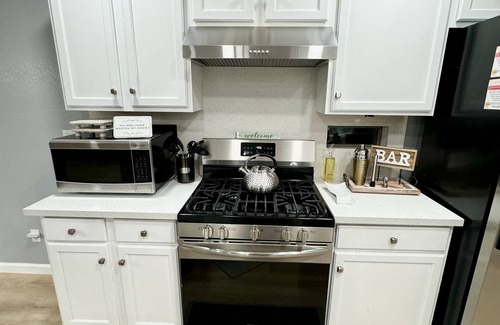 Blue Diamond Ranch Casa | Modern & Spacious 3 Bed/2 Bath-Sleeps 8, Near Airport, Strip & Stadium