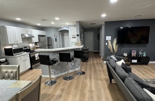 Blue Diamond Ranch Casa | Modern & Spacious 3 Bed/2 Bath-Sleeps 8, Near Airport, Strip & Stadium