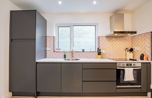 Galway Casa | Modern & Spacious 3-bedroom house in gorgeous Galway with Parking