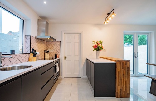 Galway Casa | Modern & Spacious 3-bedroom house in gorgeous Galway with Parking