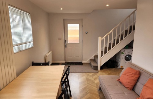 Guildford Casa | Modern, spacious 3BR home in Guildford, sleeps 8