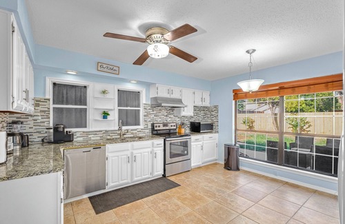 Garland Casa | Modern & Spacious 3BR Home in Garland