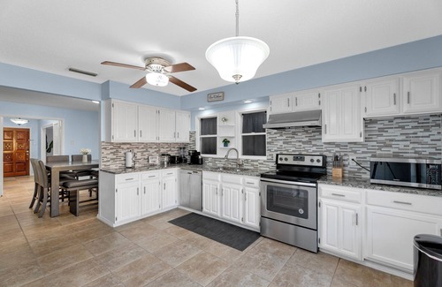 Garland Casa | Modern & Spacious 3BR Home in Garland