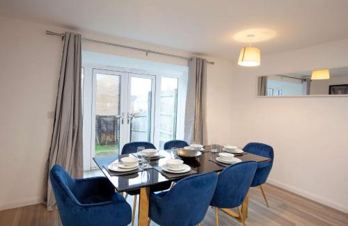 Yeovil Casa | Modern & Spacious 4 Bedroom House in Yeovil