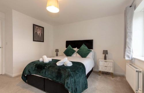 Yeovil Casa | Modern & Spacious 4 Bedroom House in Yeovil