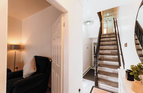 Bootle Casa | Modern Spacious 4 Bed- Sleeps 7