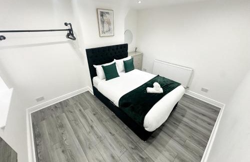 Liverpool Casa | Modern & Spacious, 4 BR , 9ppl FREE WIFI & Parking