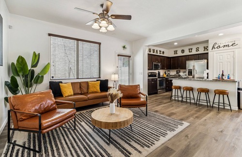 Maryvale Casa | Modern 4 BR Fully Equipped Home