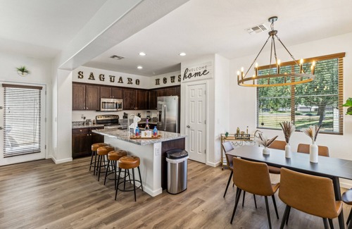 Maryvale Casa | Modern 4 BR Fully Equipped Home
