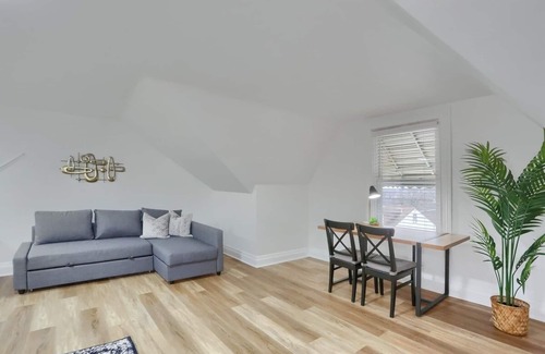 Pittsburgh Casa | Modern & Spacious 4BD House in Pittsburgh w/Prkg