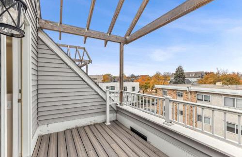 Lyn-Lake Casa | Modern Spacious 5 Bed 4 Bath Home Near Downtown