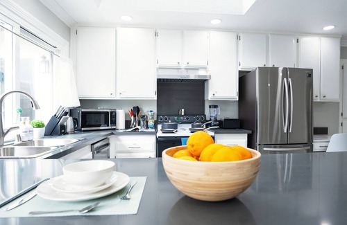 East San Jose Casa | Modern Spacious 5BR Retreat - Games & Large Yard