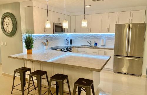 Rosarito Apartamento | MODERN SPACIOUS BEACH FRONT CENTRAL CONDO w POOLS STEPS TO BEACH