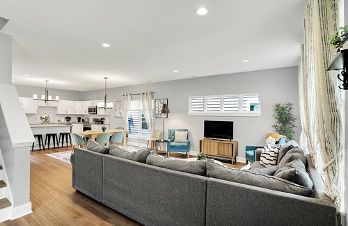 Near Northside Casa | Modern & Spacious Downtown Master Suite Palace!