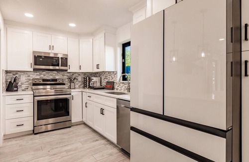 Imperial Point Casa | Modern Spacious Home With Pool Jacuzzi