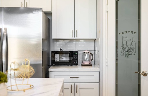 La Puente Casa | Modern Spacious Home Bright Family Group Friendly