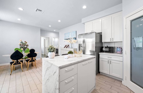 La Puente Casa | Modern Spacious Home Bright Family Group Friendly