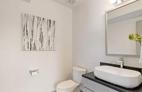 West Highland Casa | Modern Spacious Home w/ Luxury Outdoor Rooftop Walkable to dining, parks & more!