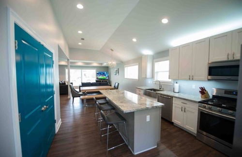 Fillmore Apartamento | Sapcious Modern New Orelans Home con sala de cine