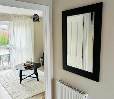 Peterborough Casa | Modern, spacious house near town