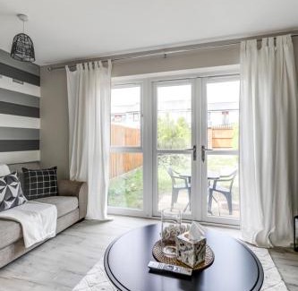 Peterborough Casa | Modern, spacious house near town