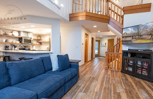 The Galena Territory Casa | Modern Spacious Lake View Villa | 3BR | King Beds | Amenity Access | Foosball!