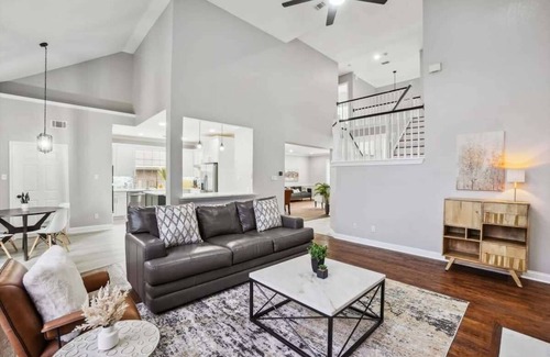 Rowlett Casa | Modern, Spacious - Pool & Backyard Oasis & Cinema