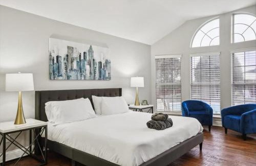 Rowlett Casa | Modern Spacious - Pool & Backyard Oasis & Cinema