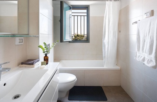 Mea She'arim Apartamento | Modern Spacious W/Balcony & Panoramic Views of Old City!!
