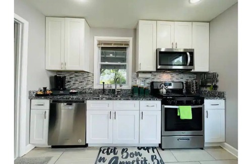Wheaton-Glenmont Casa | Modern & Spacious-walk to metro w/ parking On-site