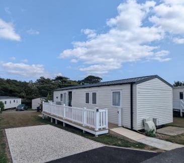 Holworth Casa | Modern Spacious Willerby Malton Caravan at Durdle Door Holiday Park, Close to Iconic Durdle Door & Lulworth Cove