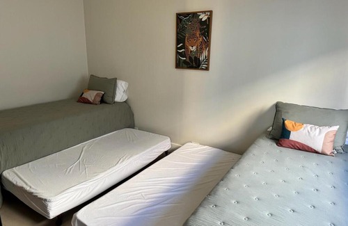 Aparecida Apartamento | Modern, spacious with beach view!