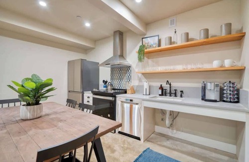 Mississippi District Apartamento | La Casa Blanca en Mississisppi - 95 WalkScore