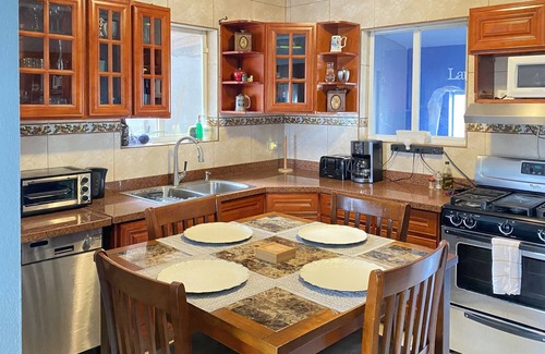 Tanki Leendert Casa | Modern Spanish home -10min drive from the beach