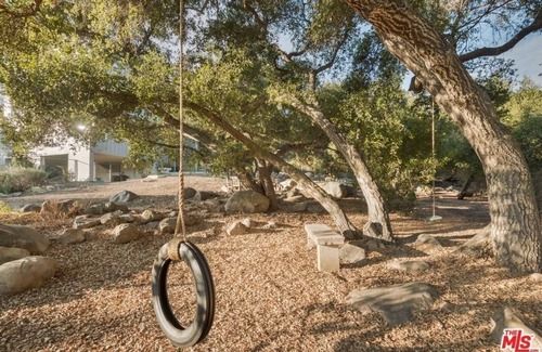 Ojai Casa | Oasis espiritual moderno en los campos de naranjos del East End