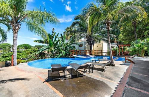 Coco Sunset Hills Apartamento | Modern Split-Level 2-Bedroom Condo with Pools, Terrace & Easy Beach Access
