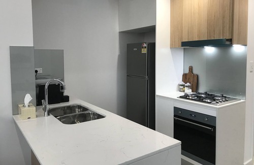 Asquith Apartamento | Moderno / Split Lvl / Caminar a la estación / Coles / Netflix