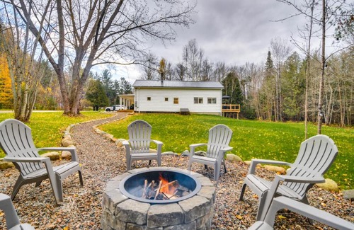 Stark Casa | Modern Stark Home with Game Room, Grill and Fire Pit