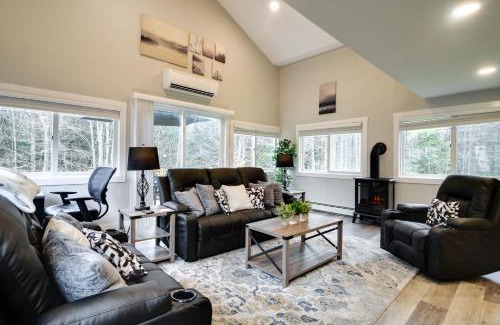 Stark Casa | Modern Stark Home with Game Room, Grill and Fire Pit