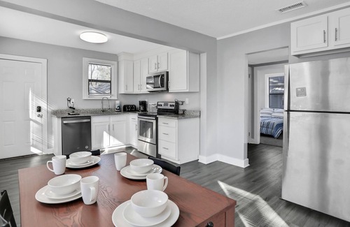 Murray Hill Casa | Modern stay close to downtown with a large yard, and central air-conditioning