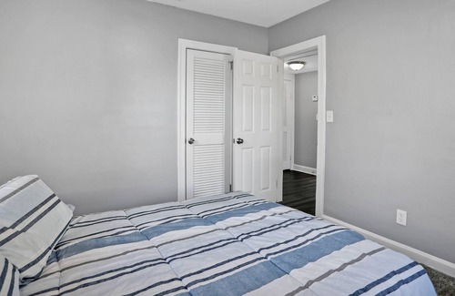 Murray Hill Casa | Modern stay close to downtown with a large yard, and central air-conditioning