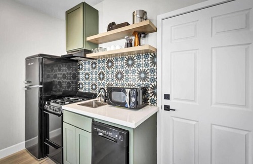 Vista Apartamento | Modern Stay | Legoland, Beaches & Coastal Eats!