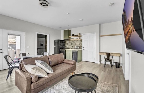 Vista Apartamento | Modern Stay | Legoland, Beaches & Coastal Eats!