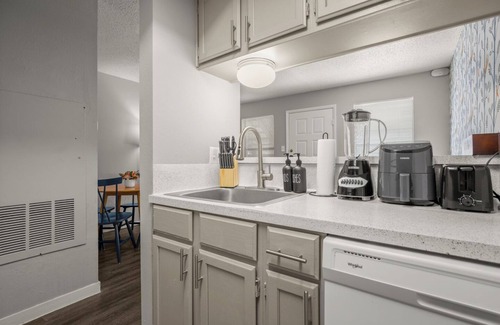 Hancock Apartamento | Modern Stay Near Downtown | Fast Wi-Fi+ Parking