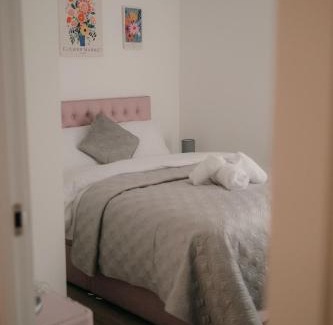 Ipswich Apartamento | Modern Stay - Walk to Everything 1