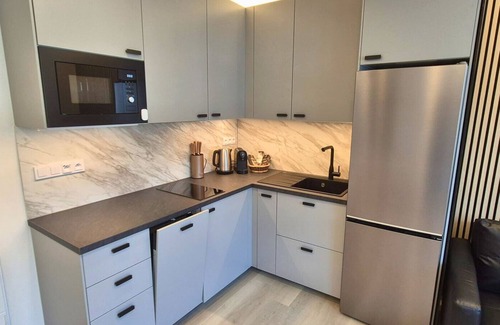 Pankrac Apartamento | Modern Studio with 75″ TV and Fast Wi-Fi Near Metro and Vyšehrad