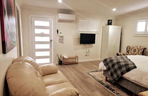 Wollongong CBD Casa | Modern Studio 10mins walk to Wollongong Hospital & Train Station with Parking