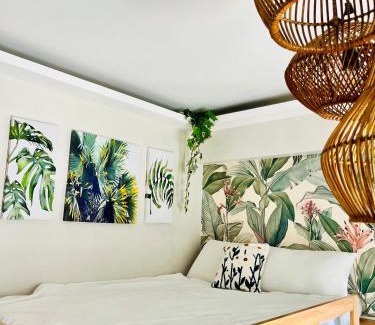 Mactan Export Processing Zone Apartamento | Modern Studio 4 Minutes from Mactan-Cebu Airport, Pool, Wi-Fi & Kitchen